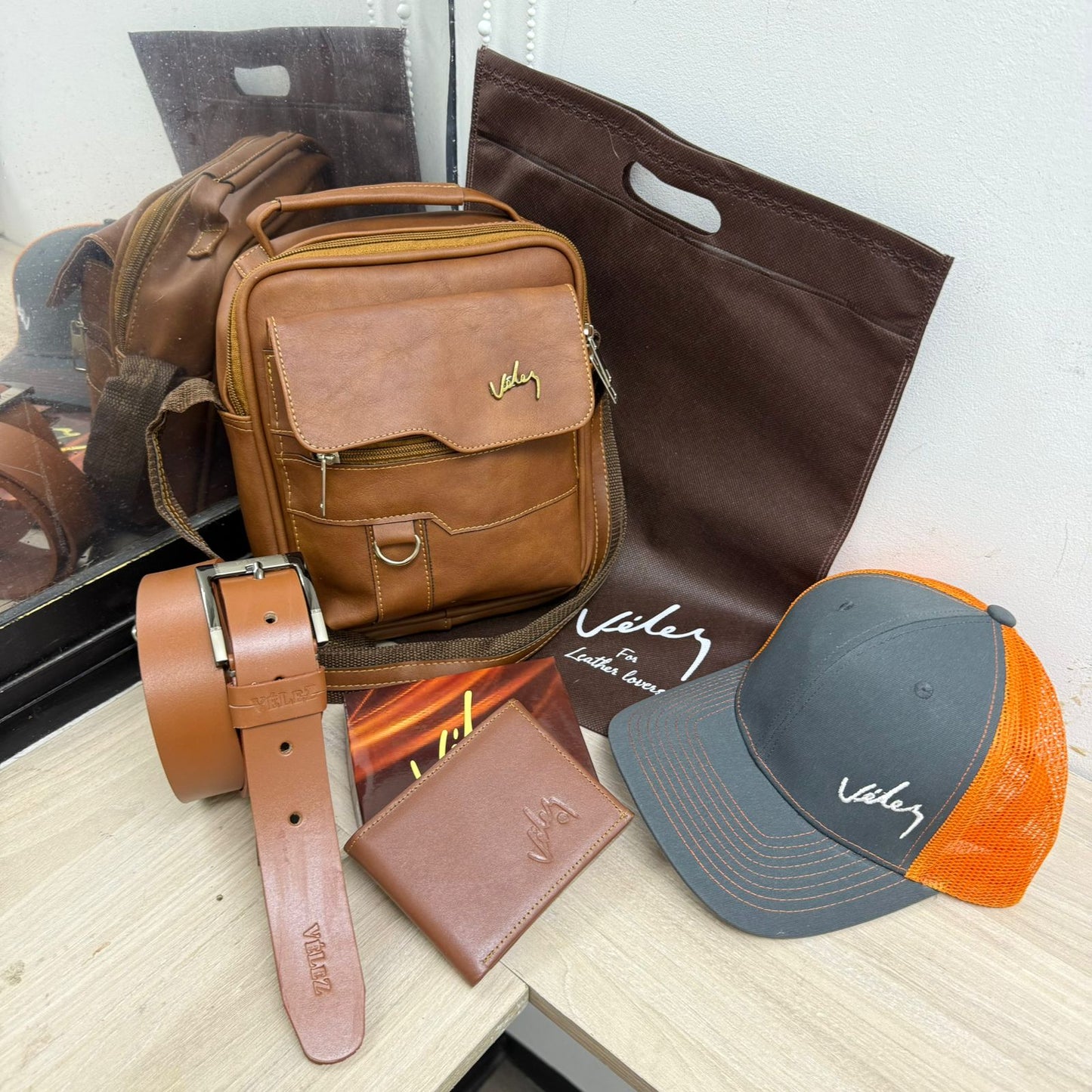 TRIO VÉLEZ DANY INCLUYE GORRA VÉLEZ