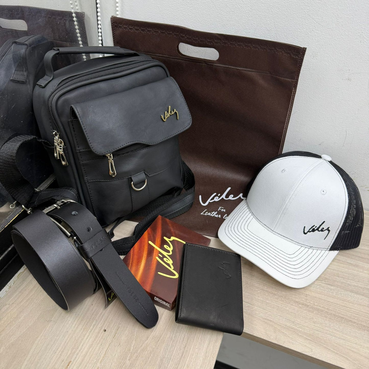 TRIO VÉLEZ DANY INCLUYE GORRA VÉLEZ